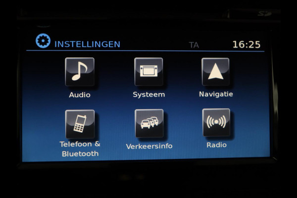Nissan QASHQAI 1.2 Tekna + | Panoramadak | Leder | Memory | Trekhaak | Stoelverwarming | Cruise control | 360 Camera | Park assist | BOSE |  Climate control | Navigatie | Bluetooth | 19" velgen