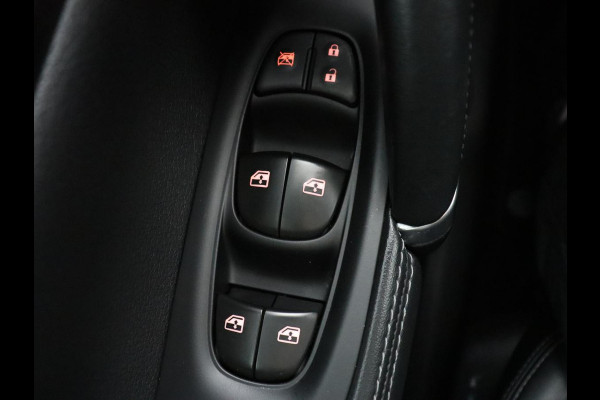 Nissan QASHQAI 1.2 Tekna + | Panoramadak | Leder | Memory | Trekhaak | Stoelverwarming | Cruise control | 360 Camera | Park assist | BOSE |  Climate control | Navigatie | Bluetooth | 19" velgen
