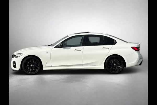 BMW 3-serie 330i High Executive Edition M-sport (NL-auto, Dealer OndH, Panorama, Navi, StoelV, Stuur VerW, Etc)
