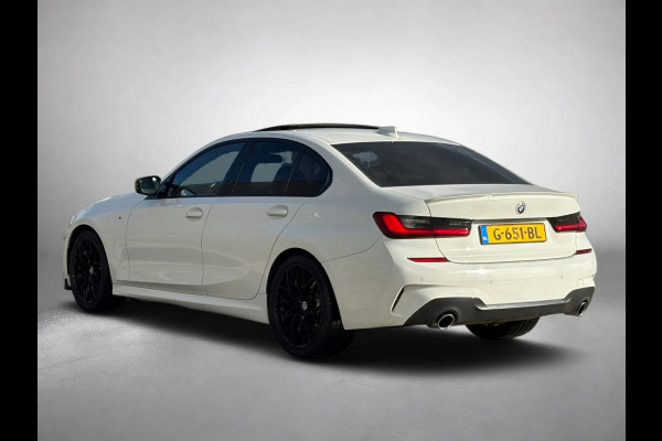 BMW 3-serie 330i High Executive Edition M-sport (NL-auto, Dealer OndH, Panorama, Navi, StoelV, Stuur VerW, Etc)