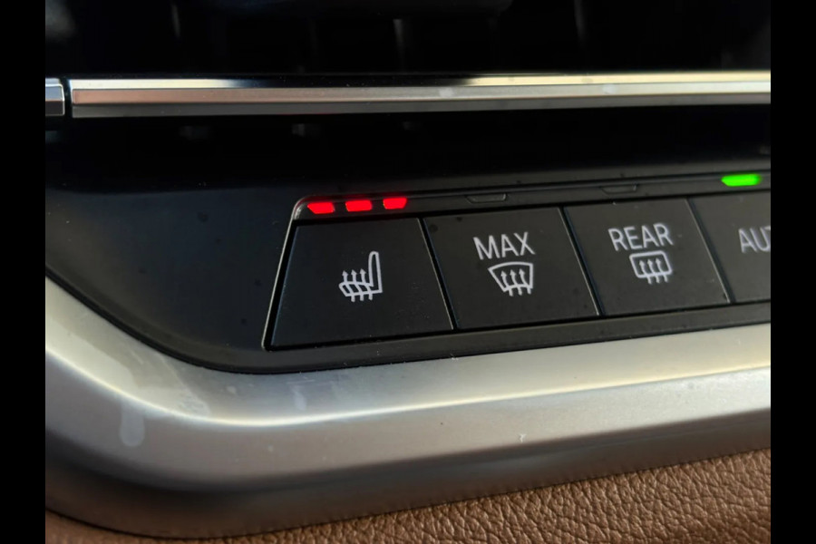 BMW 3-serie 330i High Executive Edition M-sport (NL-auto, Dealer OndH, Panorama, Navi, StoelV, Stuur VerW, Etc)