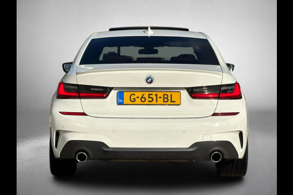 BMW 3-serie 330i High Executive Edition M-sport (NL-auto, Dealer OndH, Panorama, Navi, StoelV, Stuur VerW, Etc)