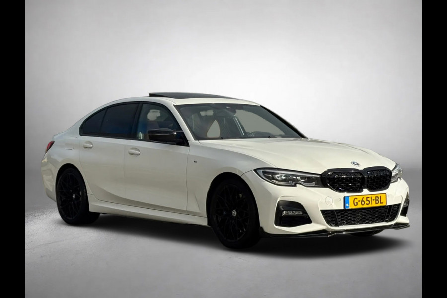 BMW 3-serie 330i High Executive Edition M-sport (NL-auto, Dealer OndH, Panorama, Navi, StoelV, Stuur VerW, Etc)