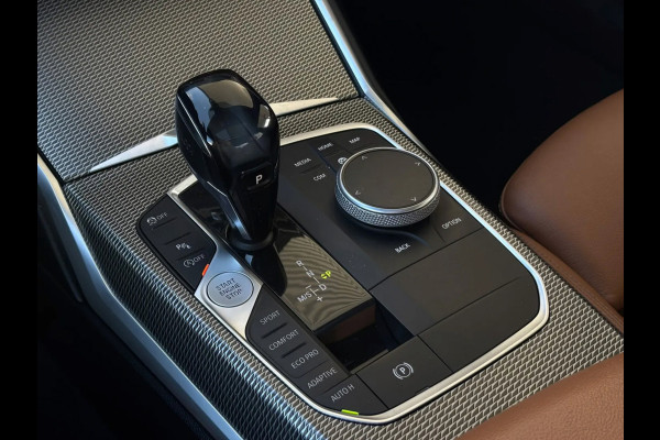 BMW 3-serie 330i High Executive Edition M-sport (NL-auto, Dealer OndH, Panorama, Navi, StoelV, Stuur VerW, Etc)