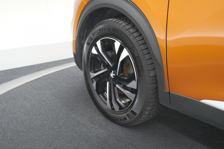 Peugeot 2008 PureTech 130 GT Pack | Leer-pakket | Camera | Dodehoekdetectie | Apple Carplay | Stoelverwarming
