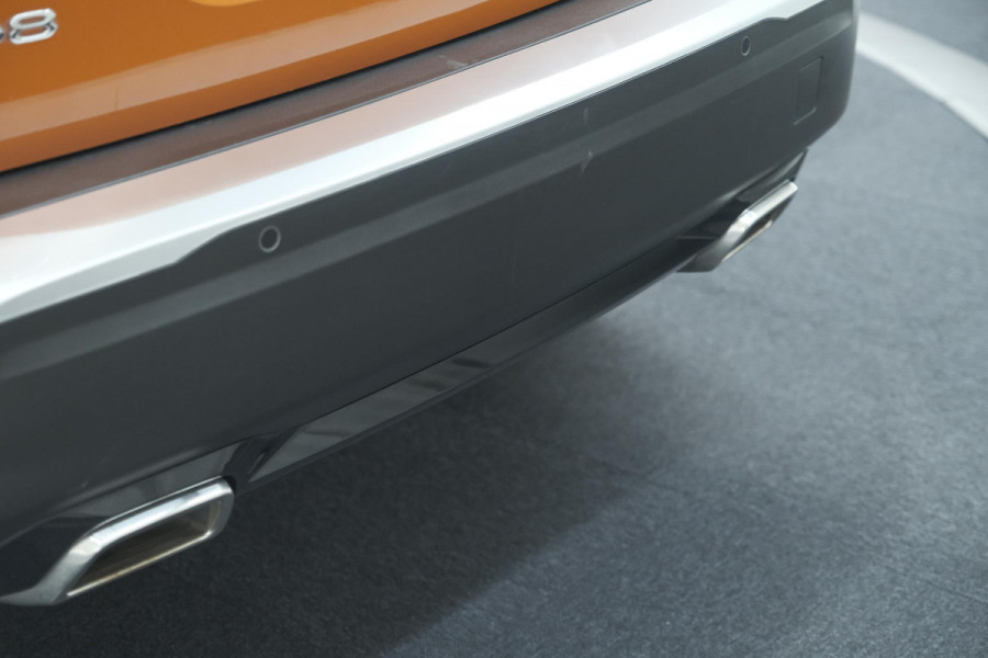 Peugeot 2008 PureTech 130 GT Pack | Leer-pakket | Camera | Dodehoekdetectie | Apple Carplay | Stoelverwarming