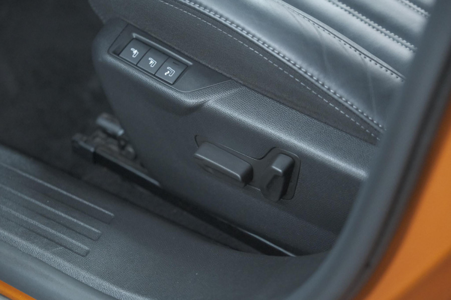 Peugeot 2008 PureTech 130 GT Pack | Leer-pakket | Camera | Dodehoekdetectie | Apple Carplay | Stoelverwarming