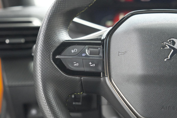 Peugeot 2008 PureTech 130 GT Pack | Leer-pakket | Camera | Dodehoekdetectie | Apple Carplay | Stoelverwarming