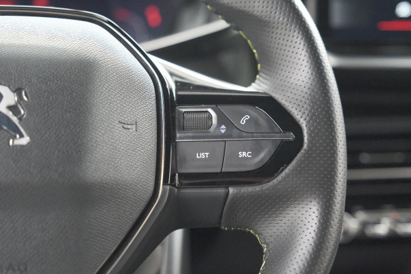Peugeot 2008 PureTech 130 GT Pack | Leer-pakket | Camera | Dodehoekdetectie | Apple Carplay | Stoelverwarming