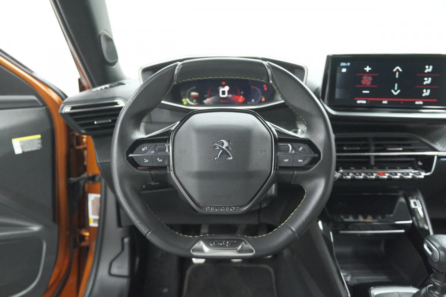 Peugeot 2008 PureTech 130 GT Pack | Leer-pakket | Camera | Dodehoekdetectie | Apple Carplay | Stoelverwarming