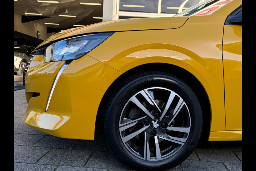 Peugeot 208 1.2 PureTech Road Trip uitv. - Navigatie / Apple Carplay I Airco I LED I DPC I Sport pakket I Dealer onderhouden