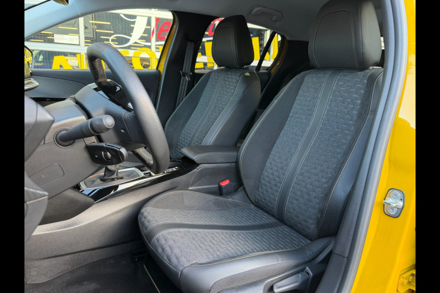 Peugeot 208 1.2 PureTech Road Trip uitv. - Navigatie / Apple Carplay I Airco I LED I DPC I Sport pakket I Dealer onderhouden