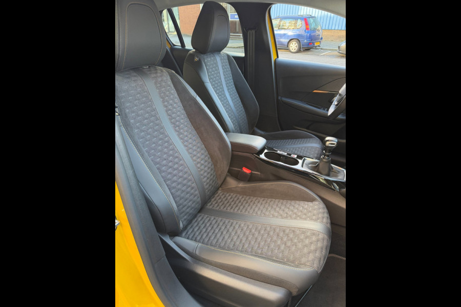Peugeot 208 1.2 PureTech Road Trip uitv. - Navigatie / Apple Carplay I Airco I LED I DPC I Sport pakket I Dealer onderhouden