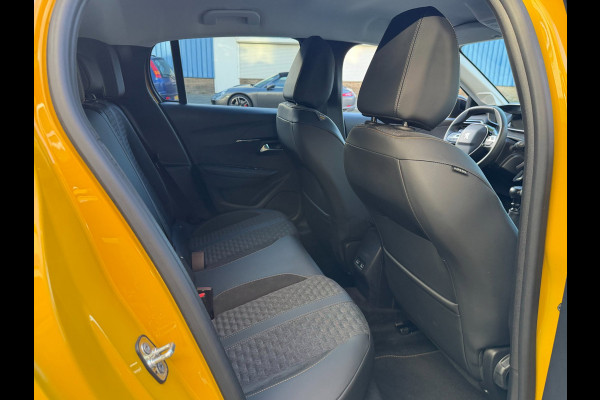 Peugeot 208 1.2 PureTech Road Trip uitv. - Navigatie / Apple Carplay I Airco I LED I DPC I Sport pakket I Dealer onderhouden