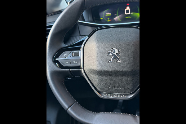 Peugeot 208 1.2 PureTech Road Trip uitv. - Navigatie / Apple Carplay I Airco I LED I DPC I Sport pakket I Dealer onderhouden