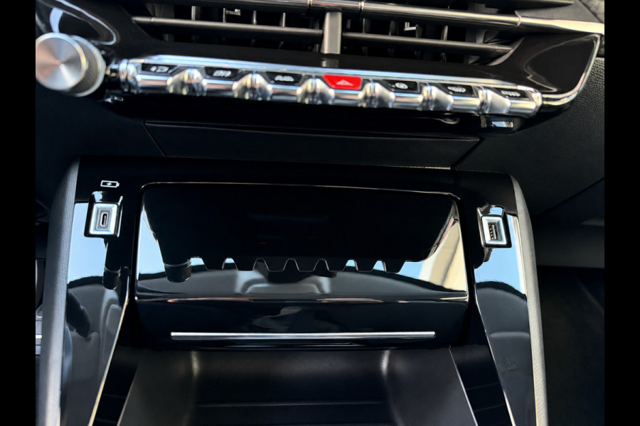Peugeot 208 1.2 PureTech Road Trip uitv. - Navigatie / Apple Carplay I Airco I LED I DPC I Sport pakket I Dealer onderhouden