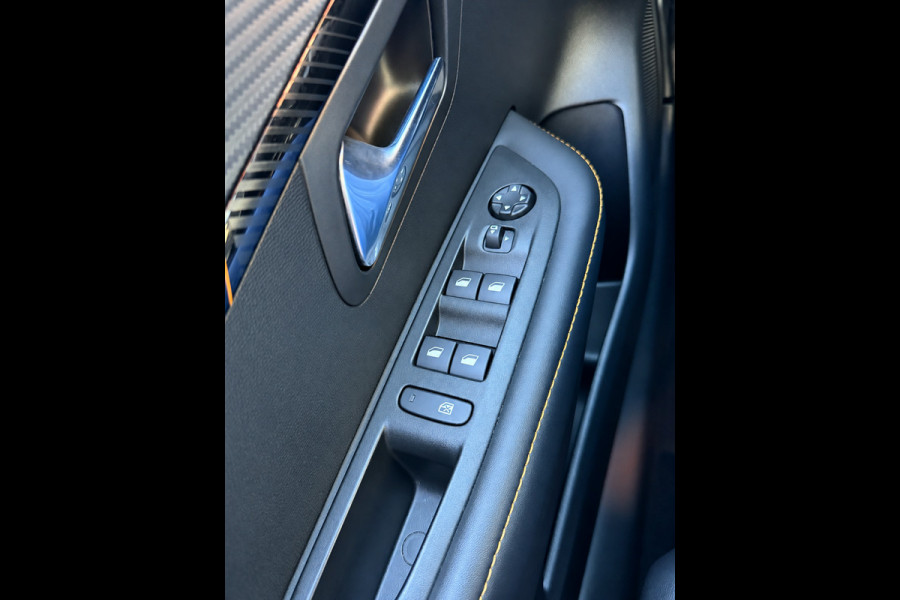 Peugeot 208 1.2 PureTech Road Trip uitv. - Navigatie / Apple Carplay I Airco I LED I DPC I Sport pakket I Dealer onderhouden