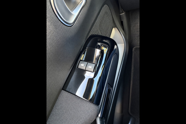 Citroën C3 1.2 PureTech Shine Edition - AUTOMAAT I Apple CarPaly/Navigatie I Airco I PDC I LED I Sport velgen I Dealer onderhouden