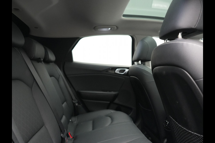 Kia Xceed 1.6 GDi PHEV ExecutiveLine 141pk Dealer O.H. | Panodak | Adaptive Cruise | Camera | Lederen Sportstoelen Memory & Ventilatie | Stoelen & Stuur Verwarmd | Keyless | BLIS | Apple Carplay | Navigatie | DAB | Plug In Hybrid |