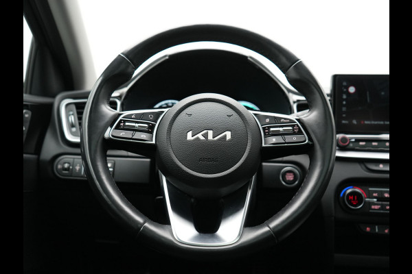 Kia Xceed 1.6 GDi PHEV ExecutiveLine 141pk Dealer O.H. | Panodak | Adaptive Cruise | Camera | Lederen Sportstoelen Memory & Ventilatie | Stoelen & Stuur Verwarmd | Keyless | BLIS | Apple Carplay | Navigatie | DAB | Plug In Hybrid |