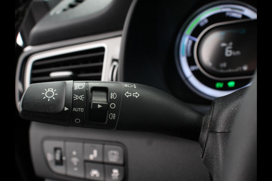 Kia Niro 1.6 GDi Hybrid ExecutiveLine Automaat Climate control Cruise control Trekhaak Camera Lichtmetalen velgen Navigatie Stoelverwarming Stoelverkoeling Stuurverwarming