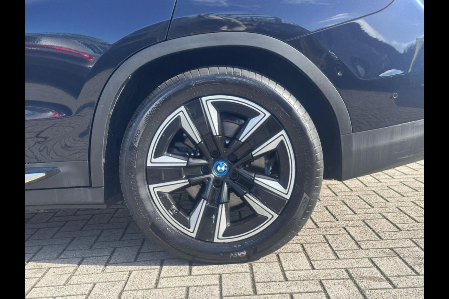 BMW iX3 Executive 80 kWh NL-AUTO | PANODAK | TREKHAAK| SOH 97,3%