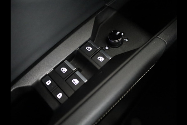 Audi Q4 e-tron 40 Advanced edition 77 kWh 204 pk S-tronic | Private lease vanaf € 824,- per maand | Navigatie | Parkeersensoren (Park assist) | Achteruitrijcamera | Adaptieve cruise control | Sonos geluidssysteem | Lederen bekleding | S-Line (exterieur) |