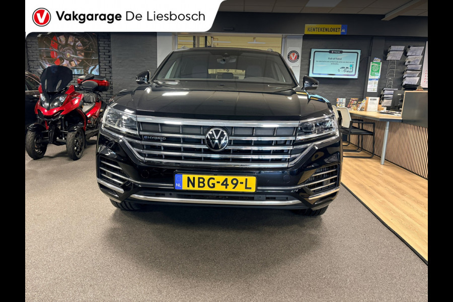 Volkswagen Touareg 3.0 TSi eHybrid 4MOTION / pano / leer / camera / stoel en stuurverwaming