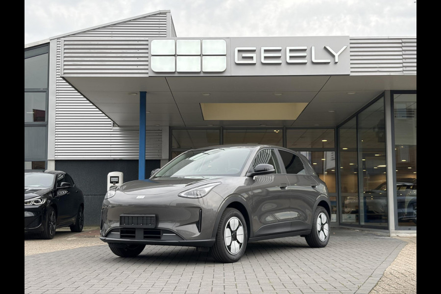GEELY E2 Max 47 kWh 115 PK | VOORRAAD! | 345 Km actieradius | Verwarmbare voorstoelen en stuurwiel | Achteruitrijcamera en parkeersensoren achter | 8,8" digitaal instrumentenpaneel en 14,6" multimediascherm met Flyme Auto