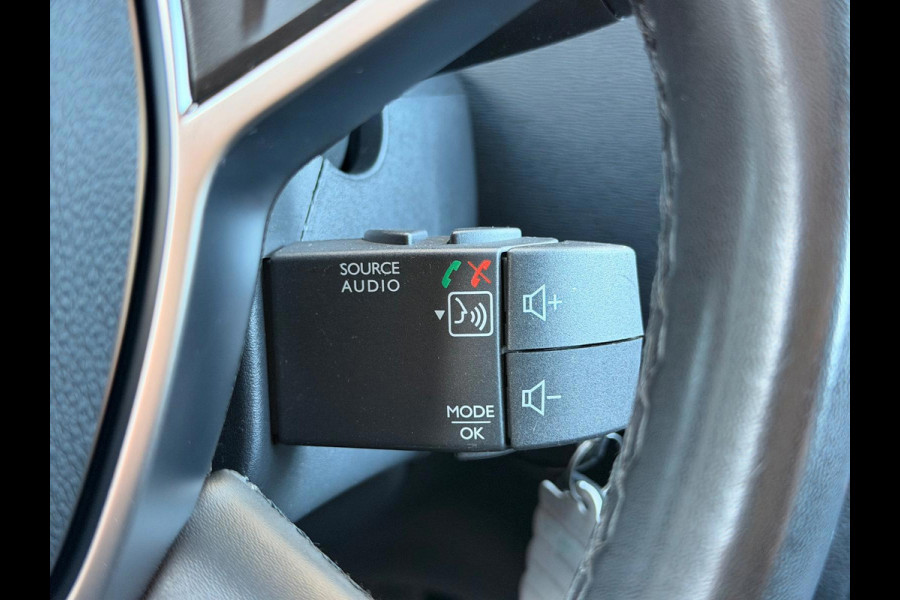 Dacia Lodgy 1.3 TCe Stepway 7P CarPlay Cruise 3x isofix Stoelverwarming