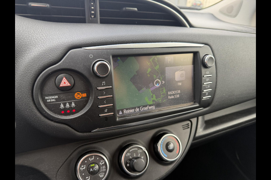 Toyota Yaris 1.0 VVT-i Comfort | Garantie tot 05-2029! | Navigatie | Achteruitrij Camera | Cruise Control |
