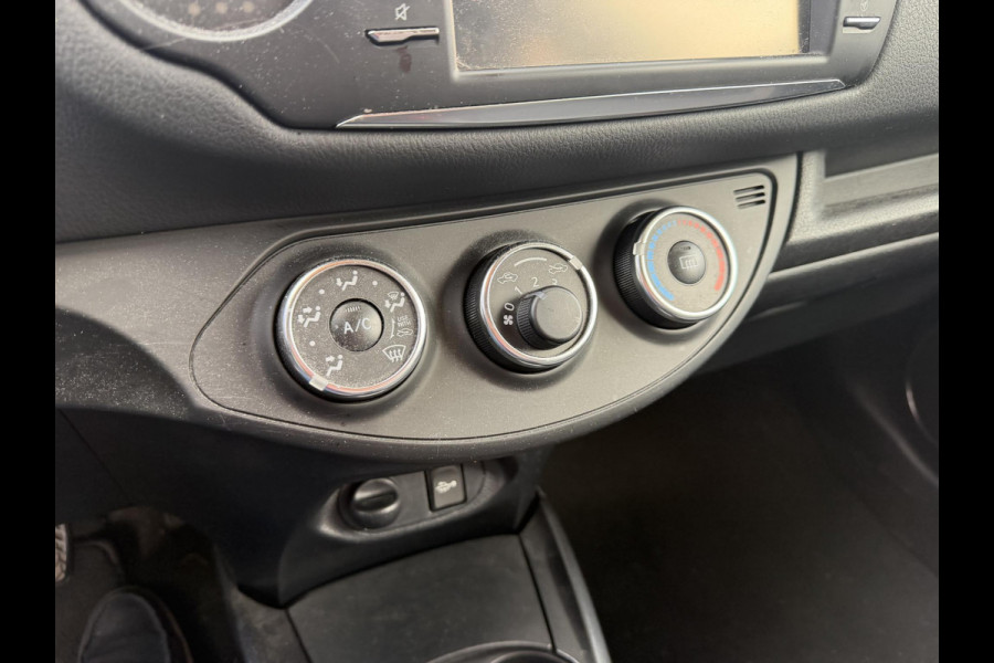 Toyota Yaris 1.0 VVT-i Comfort | Garantie tot 05-2029! | Navigatie | Achteruitrij Camera | Cruise Control |