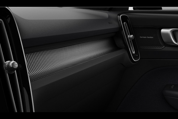 Volvo EC40 Single Motor Extended Range Plus Europa 82 kWh 360 Camera/ Panoramadak/ Harman Kardon audio/ Adaptive cruise control/ Pilot Assist/ Google Services/ 20" Lichtmetalen velgen