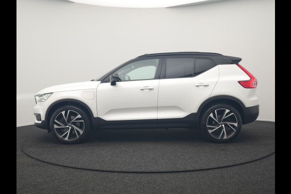 Volvo XC40 T5 Recharge R-Design PHEV 262pk | Panodak | Adaptive Cruise | Camera | Alcantara Sportstoelen Memory & Verwarmd | Stuur Verwarmd | Keyless | BLIS | Apple Carplay | Navigatie | DAB | 20"L.M | Plug in Hybrid |