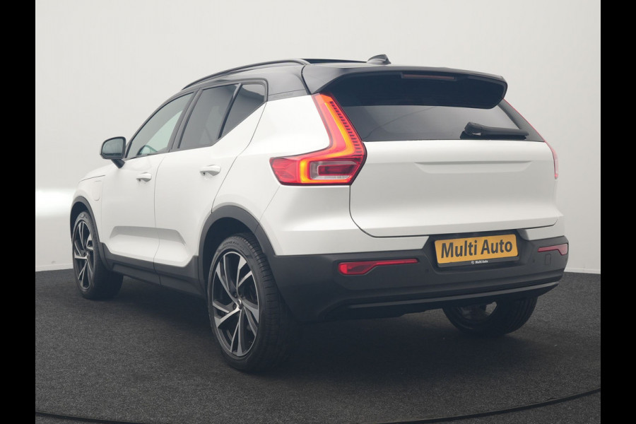 Volvo XC40 T5 Recharge R-Design PHEV 262pk | Panodak | Adaptive Cruise | Camera | Alcantara Sportstoelen Memory & Verwarmd | Stuur Verwarmd | Keyless | BLIS | Apple Carplay | Navigatie | DAB | 20"L.M | Plug in Hybrid |