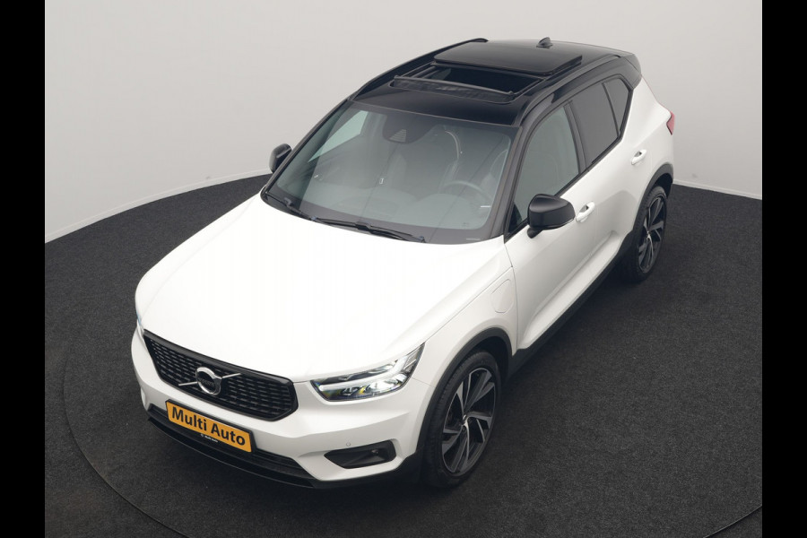 Volvo XC40 T5 Recharge R-Design PHEV 262pk | Panodak | Adaptive Cruise | Camera | Alcantara Sportstoelen Memory & Verwarmd | Stuur Verwarmd | Keyless | BLIS | Apple Carplay | Navigatie | DAB | 20"L.M | Plug in Hybrid |