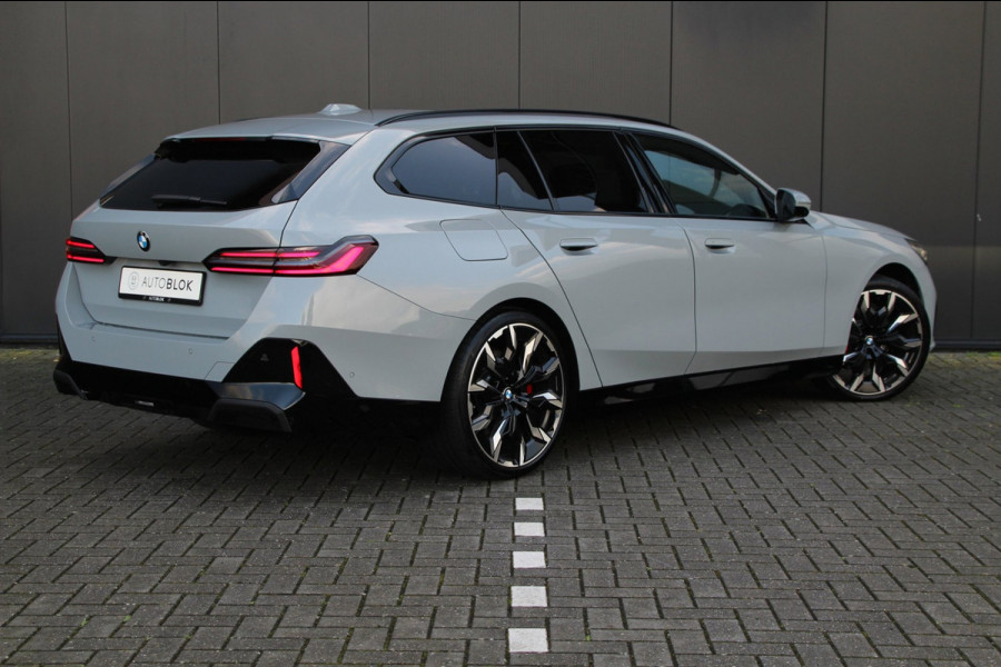 BMW 5 Serie Touring 520i | M-sport PRO | Trekhaak | Pano | B&W