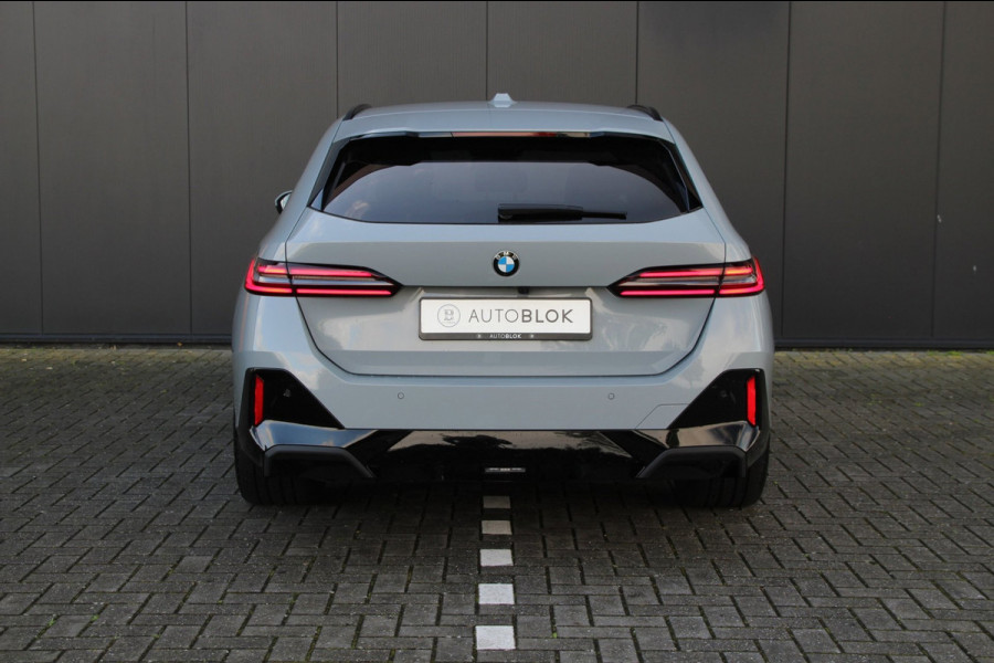 BMW 5 Serie Touring 520i | M-sport PRO | Trekhaak | Pano | B&W