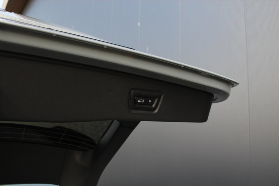 BMW 5 Serie Touring 520i | M-sport PRO | Trekhaak | Pano | B&W