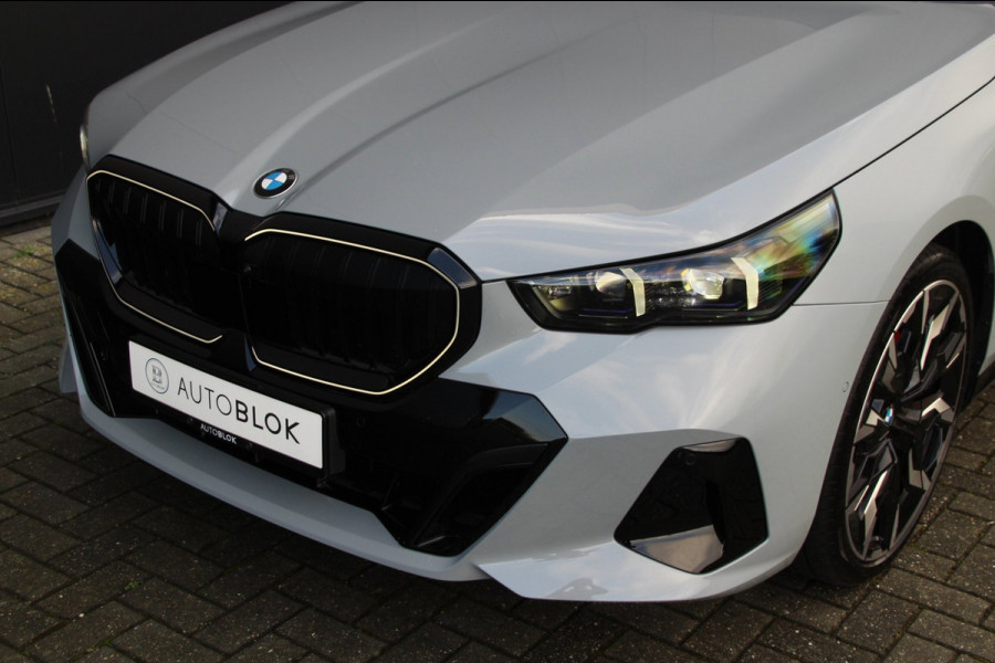 BMW 5 Serie Touring 520i | M-sport PRO | Trekhaak | Pano | B&W