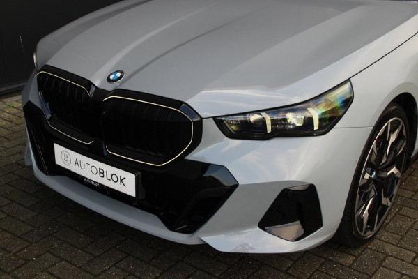 BMW 5 Serie Touring 520i | M-sport PRO | Trekhaak | Pano | B&W
