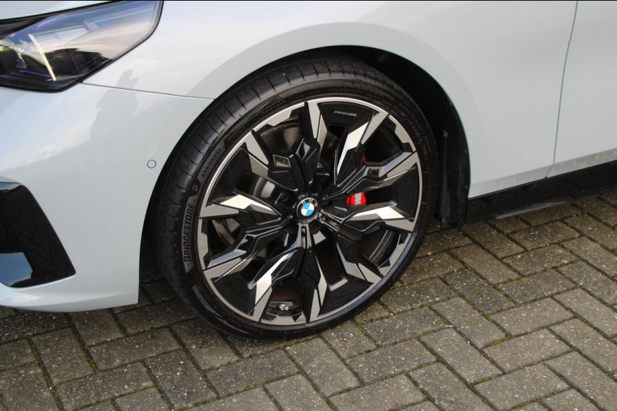 BMW 5 Serie Touring 520i | M-sport PRO | Trekhaak | Pano | B&W