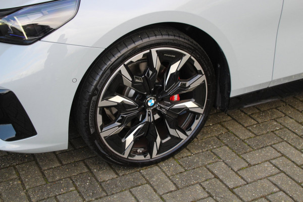 BMW 5 Serie Touring 520i | M-sport PRO | Trekhaak | Pano | B&W