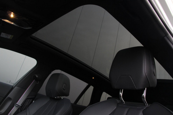 BMW 5 Serie Touring 520i | M-sport PRO | Trekhaak | Pano | B&W