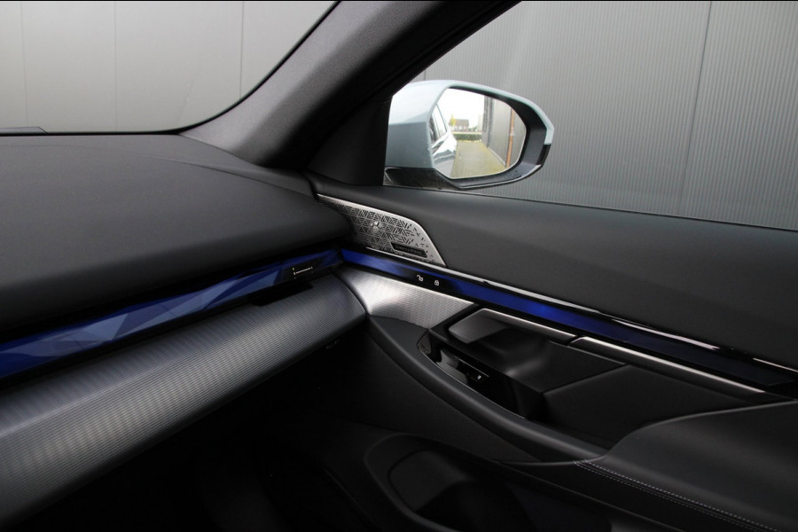 BMW 5 Serie Touring 520i | M-sport PRO | Trekhaak | Pano | B&W