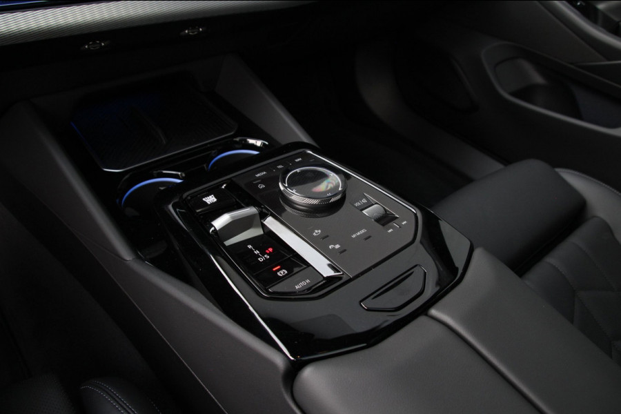 BMW 5 Serie Touring 520i | M-sport PRO | Trekhaak | Pano | B&W