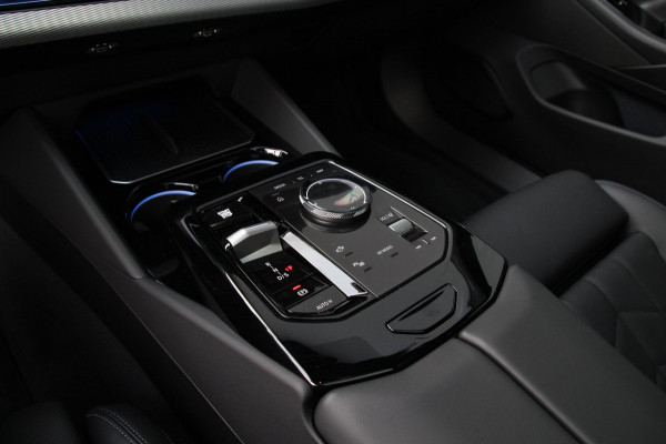 BMW 5 Serie Touring 520i | M-sport PRO | Trekhaak | Pano | B&W