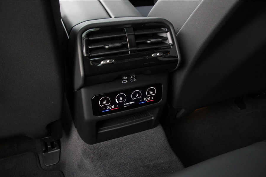 BMW 5 Serie Touring 520i | M-sport PRO | Trekhaak | Pano | B&W