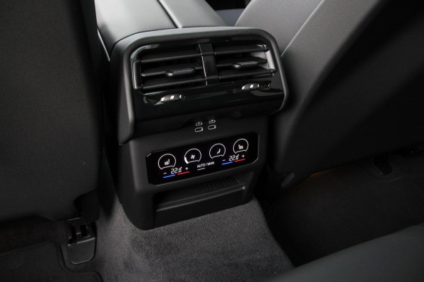 BMW 5 Serie Touring 520i | M-sport PRO | Trekhaak | Pano | B&W