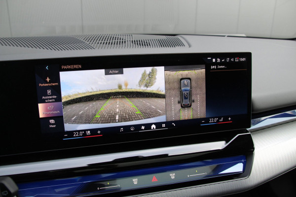 BMW 5 Serie Touring 520i | M-sport PRO | Trekhaak | Pano | B&W